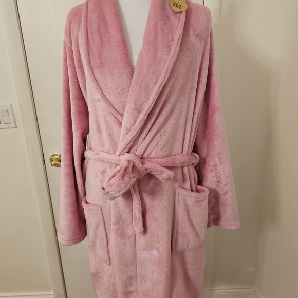 Pink Robe with Red Heart Embroidery - Picture 5 of 6